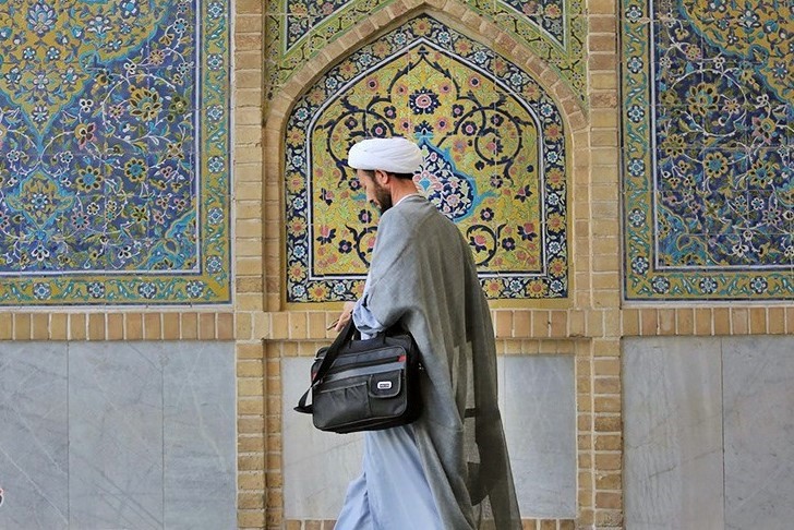 رقابت بر سر القاب حوزوی/ آفتی که اخلاق را از ساحت علم می‌زداید