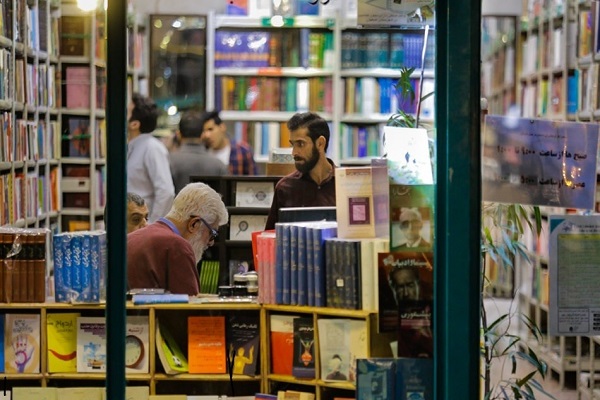 فروش ٥٠ هزار و ٤٠٠ نسخه کتاب در طرح تابستانه کتاب در اصفهان