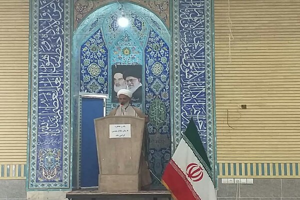 انقلاب اسلامی عزت و شرافت را برای کشور به ارمغان آورده است