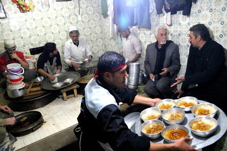 حلیم پزی در محرم؛ یادگاری از دوره صفویه حلیم پزی در محرم؛ یادگاری از دوره صفویه