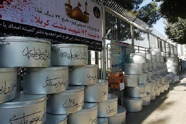 برپایی نذرواره حسینی به همت کمیته امداد شاهینشهر / ۷۲ دیگ نذری به نیت ۷۲ شهید کربلا برپایی نذرواره حسینی به همت کمیته امداد شاهینشهر / ۷۲ دیگ نذری به نیت ۷۲ شهید کربلا