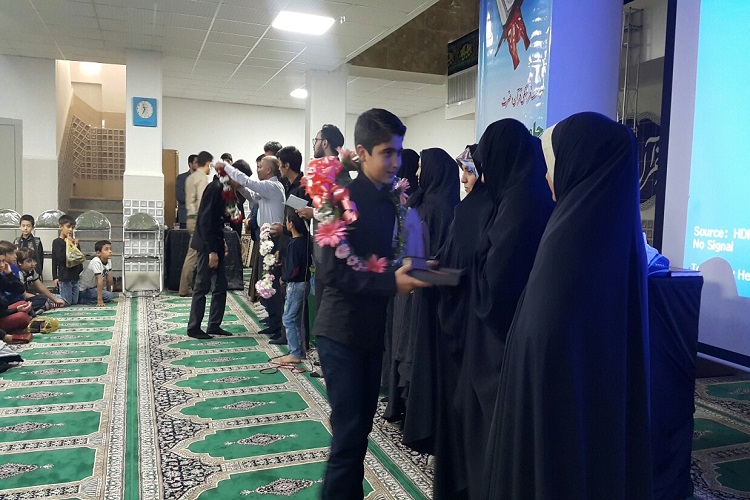 7 نفر از حفاظ طرح یک ساله حفظ قرآن در زنجان تجلیل شدند