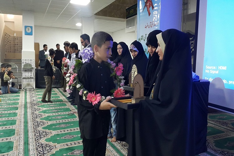 7 نفر از حفاظ طرح یک ساله حفظ قرآن در زنجان تجلیل شدند