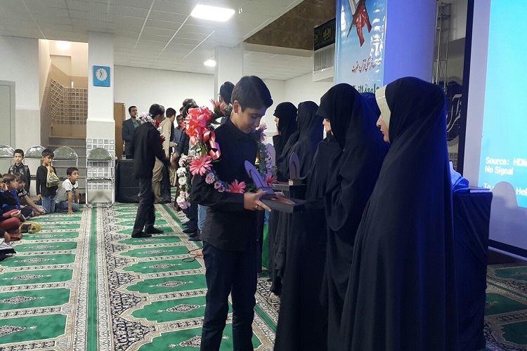 7 نفر از حفاظ طرح یک ساله حفظ قرآن در زنجان تجلیل شدند