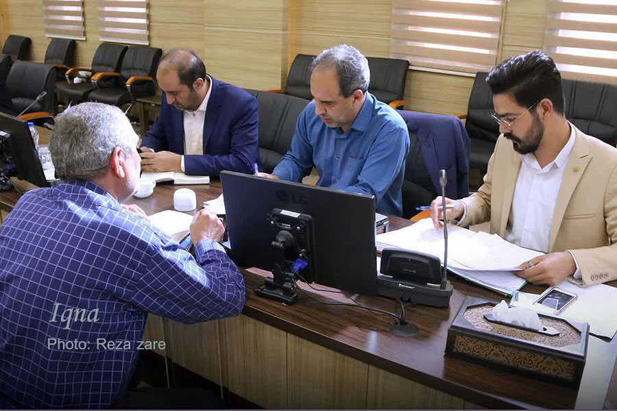 دیدار چهره به چهره استاندار یزد با مردم