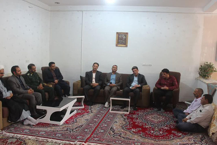 شهدای کارمند بهترین الگوی مسئولان اجرایی هستند