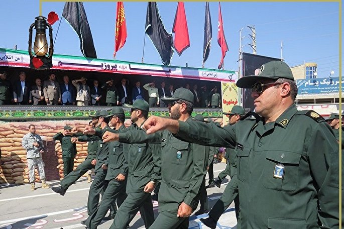 رژه نیروهای مسلح در یاسوج برگزار شد