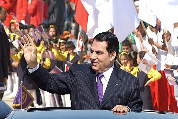 جسد زینالعابدین بنعلی در قبرستان بقیع دفن شد (عمومی) جسد زینالعابدین بنعلی در قبرستان بقیع دفن شد (عمومی)