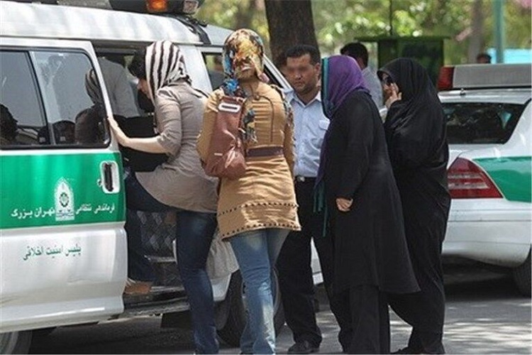 پلیس کهگیلویه و بویراحمد با کشف حجاب در خودروها برخورد می&zwnj;کند