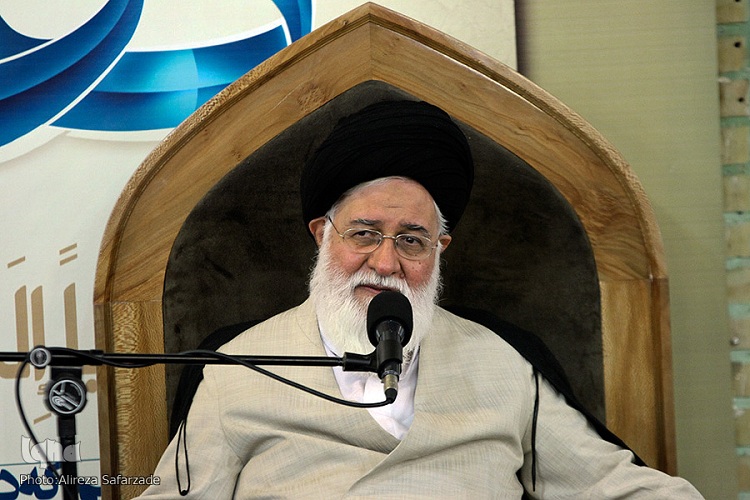 شهید رجایی و باهنر آیینه تمام&zwnj;نمای همه کارگزاران اجرایی نظام هستند