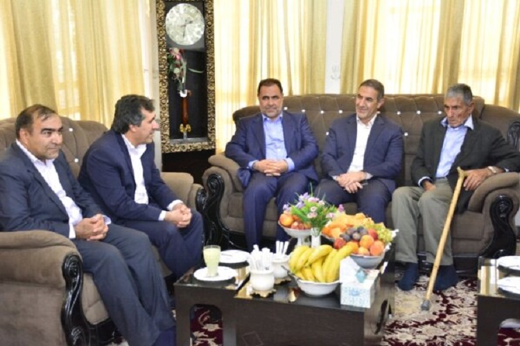 استاندار با خانواده شهید خضوعی&zwnj;اصل در یاسوج دیدار کرد