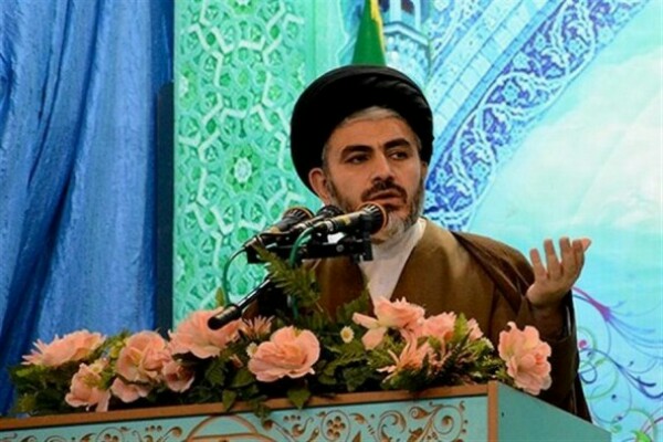 مداحان در عزاداری محرم از علمای دین سبقت نگیرند مداحان در عزاداری محرم از علمای دین سبقت نگیرند