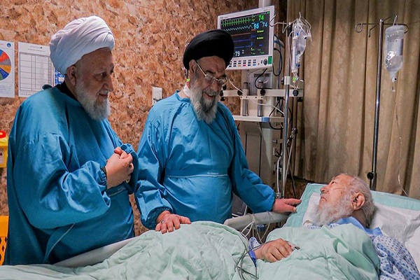 عیادت نماینده مقام معظم رهبری از آیت&zwnj;الله سید کمال فقیه ایمانی