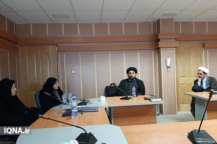 آموزش مهدویت در جامعه مورد توجه بیشتری قرار گیرد
