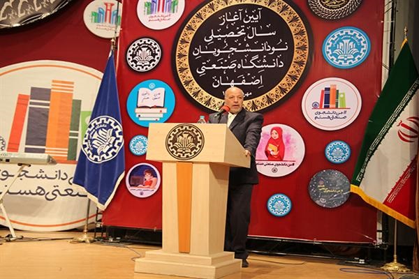 علم آموزی راه&zwnj; رسیدن به کرامت انسانی است