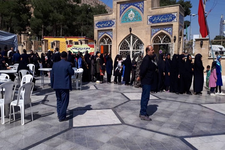 خدمت&zwnj;رسانی به زائران اربعین در موکب امامزاده باقر(ع) بیستون