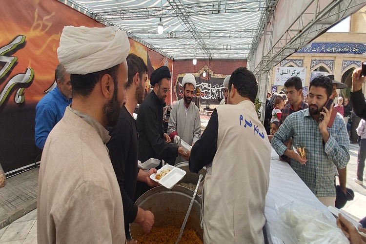پذیرایی روزانه از 10 هزار زائر اربعین در موکب سیدالشهدا(ع)