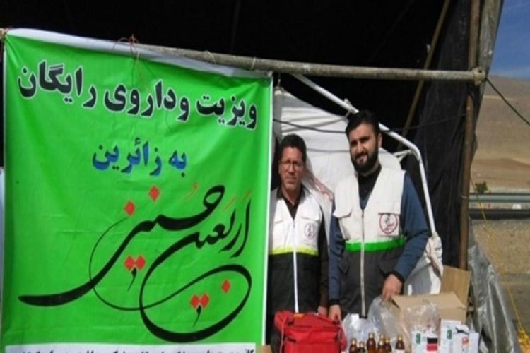 ارائه خدمات درمانی به زائران اربعین در میدان فرودگاه همدان