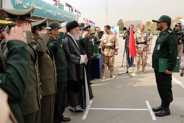 تجلیل فرمانده کل قوا از فرمانده ناحیه امام حسن مجتبی(ع) قزوین