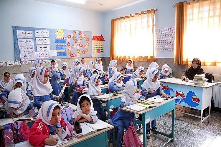تجهیز مدارس تویسرکان برای میزبانی از دانش اموزان