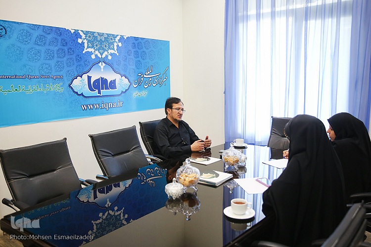 نقاشی بیش از هزار چهره  شهید بر در و  دیوار شهر/ نقاشی دیواری فرصتی برای تبلیغ شهدا است