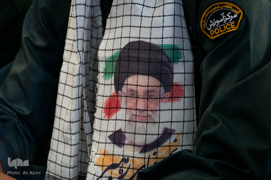 عطر افشانی مزار شهدا