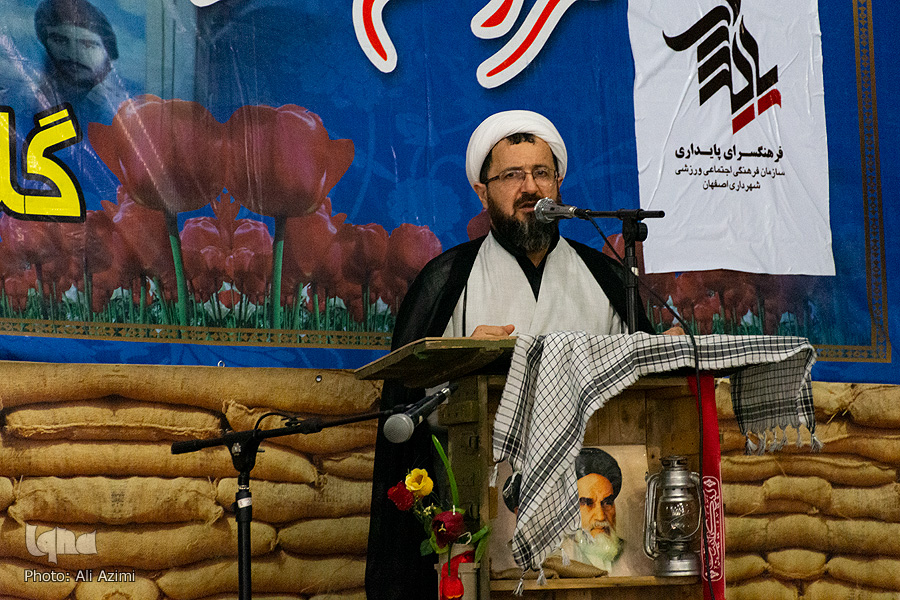 عطر افشانی مزار شهدا