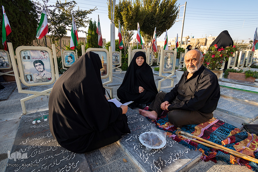 عطر افشانی مزار شهدا