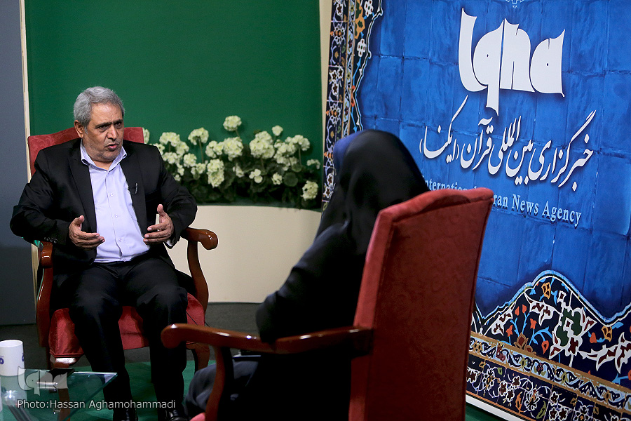 آسیب پیچاندن لایه‌های تقدس در ادبیات دفاع مقدس/ اثر شاخص با سفارش تولید نمی‌شود