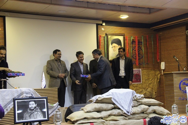 تجلیل از اساتید ایثارگر دانشگاه علمی کاربردی کرمانشاه