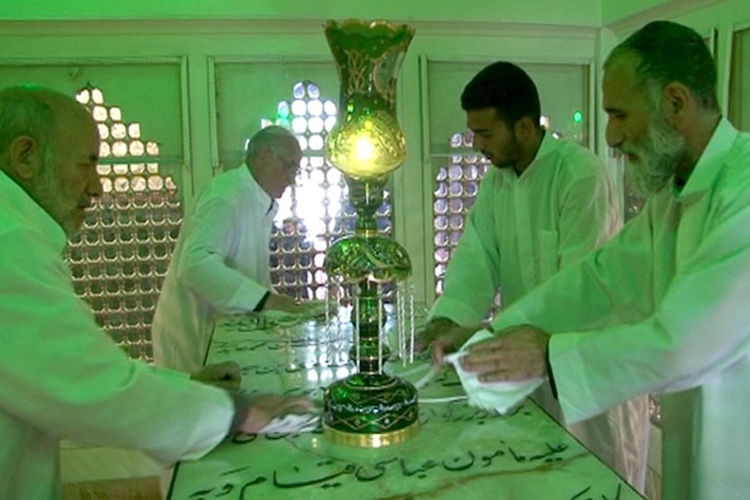 آیین غبارروبی ضریح مطهر امام&zwnj;زاده سلطان محمد عابد(ع) کاخک برگزار شد