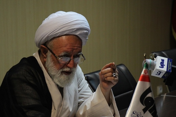 آمریکا؛ بزرگ سردمدار استکبار امروز/ راهپیمایی 13 آبان در خیابان شهدای قزوین برگزار میشود آمریکا؛ بزرگ سردمدار استکبار امروز/ راهپیمایی 13 آبان در خیابان شهدای قزوین برگزار میشود
