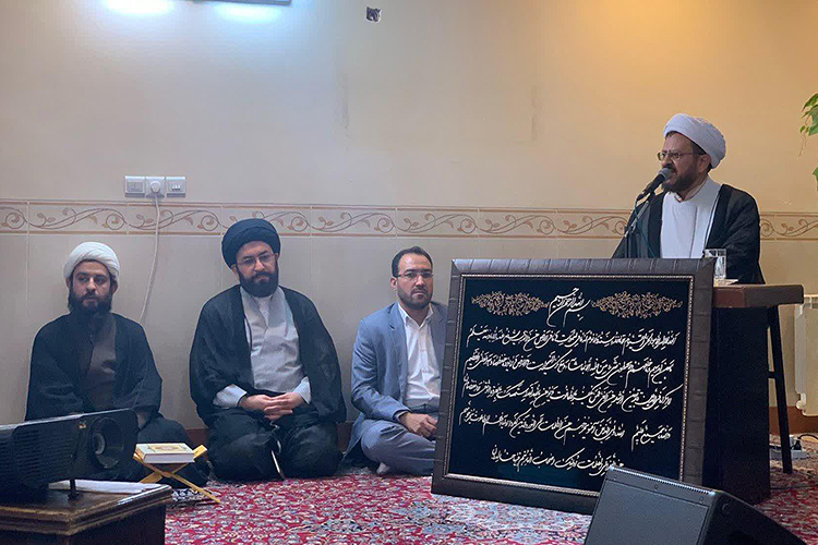 محفل «انس با قرآن» در یزد برگزار شد محفل «انس با قرآن» در یزد برگزار شد
