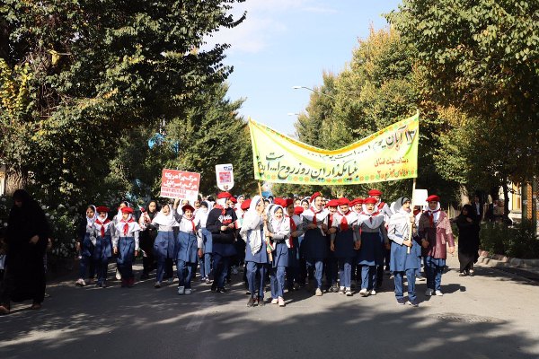 مراسم راهپیمایی سیزدهم آبان&zwnj;ماه در چهارمحال&zwnj;وبختیاری برگزار شد