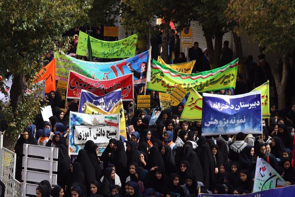 مراسم راهپیمایی سیزدهم آبان&zwnj;ماه در چهارمحال&zwnj;وبختیاری برگزار شد