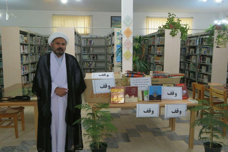 وقف  400 جلد کتاب به کتابخانه آیت&zwnj;الله شوندی از سوی اوقاف رزن