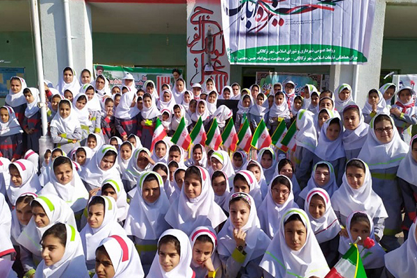 تصاویری از دانش‌آموزان ترکالکی در راهپیمایی 13 آبان