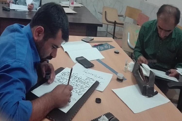 سوگواره خوشنویسی هنرمندان چرام برگزار شد سوگواره خوشنویسی هنرمندان چرام برگزار شد