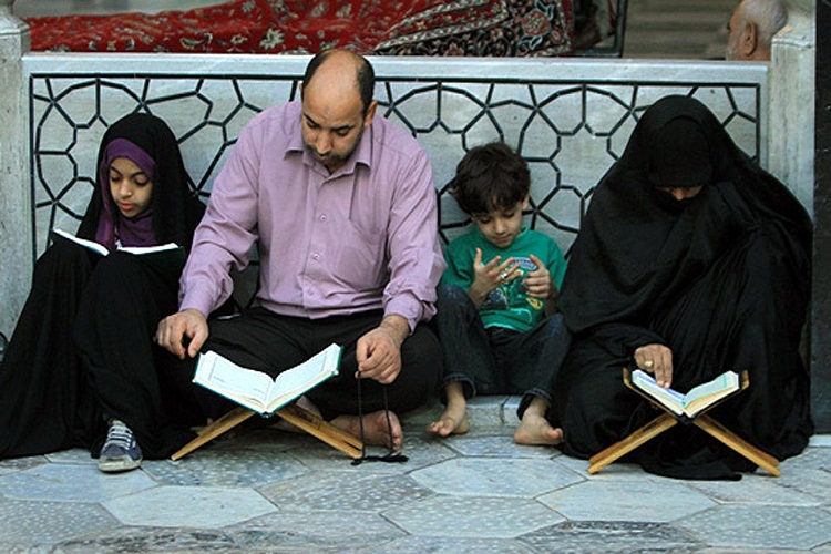 طلاب در اجرای طرح &laquo;احیای قرائت قرآن در خانواده&zwnj;ها&raquo; پیش&zwnj;قدم شوند