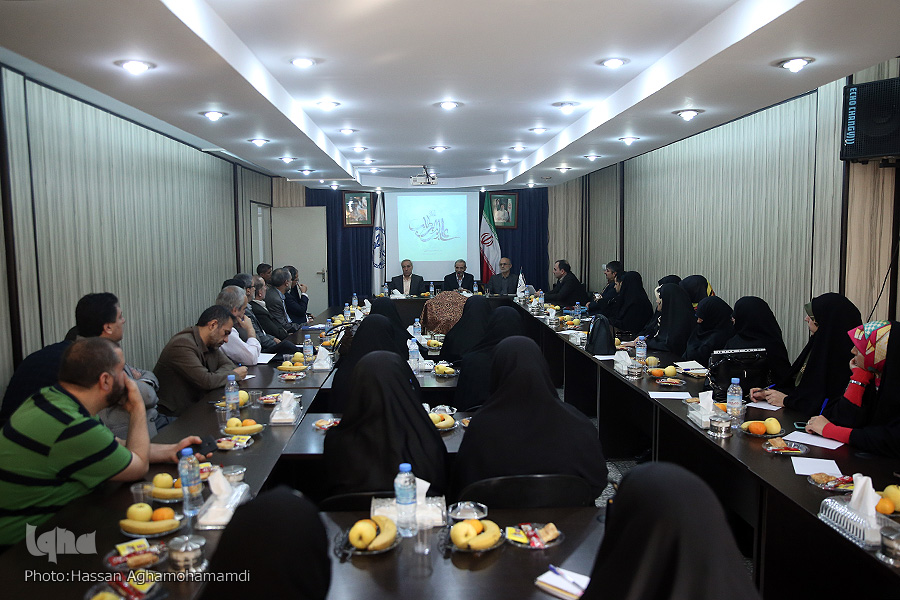 تحقیقات جامعه‌شناختی دین را عامل رهایی از مشکلات می‌داند