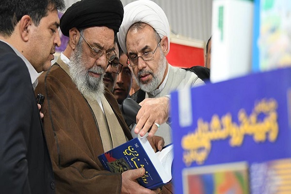 ناشران و فروشندگان کتاب، حداقل سود فروش کتب را در نظر بگیرند