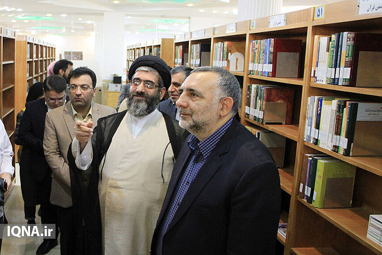 بازدید معاون فرهنگی وزارت ارشاد از کتابخانه تخصصی قرآن در یزد