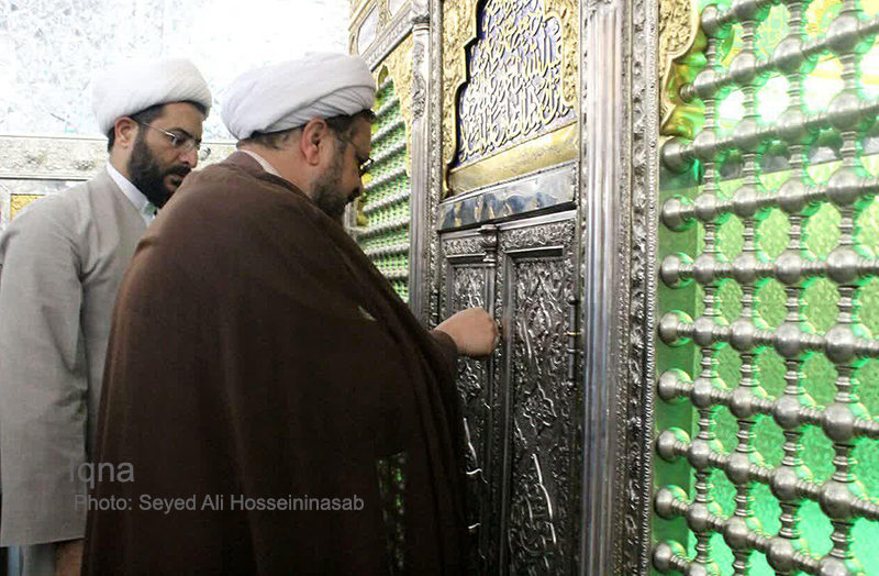 غبارروبی مضجع مطهر امامزاده جعفر (ع) یزد