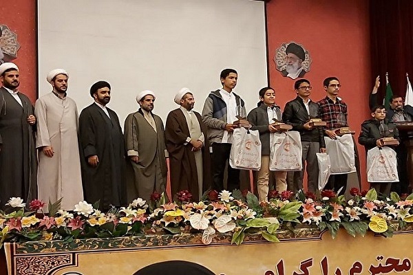 برگزیدگان مسابقات قرآن خانواده&zwnj;های طلاب تجلیل شدند