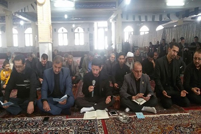 برگزاری مراسم معنوی قرائت زیارت از بعید در مساجد کرمانشاه