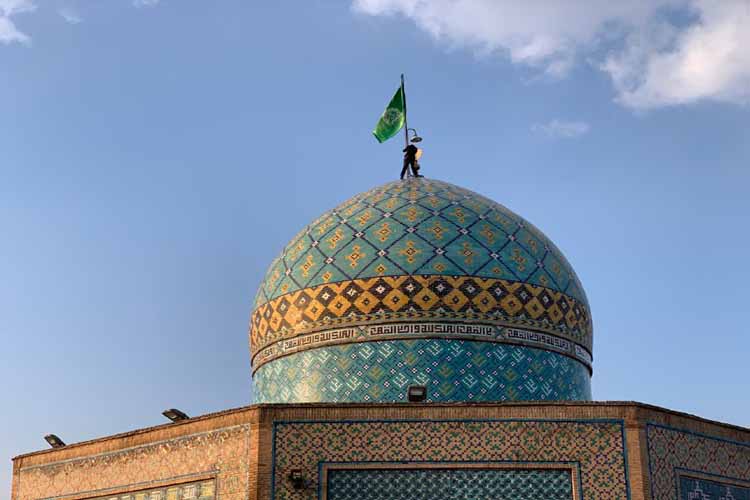 آیین تعویض پرچم امامزاده حسین (ع) قزوین