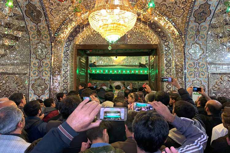 آیین تعویض پرچم امامزاده حسین (ع) قزوین