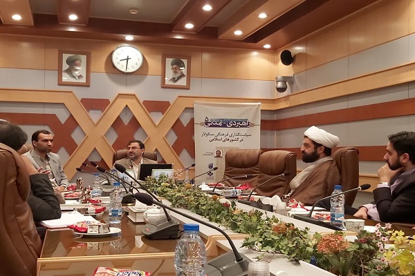 اجرای سیاستگذاری فرهنگی سکولار در کشورهای اسلامی مطلوب نیست