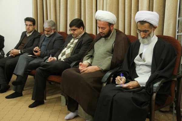 نشست صمیمی دانشجویان با نماینده ولی فقیه در چهارمحال و بختیاری