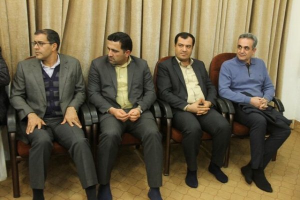 نشست صمیمی دانشجویان با نماینده ولی فقیه در چهارمحال و بختیاری